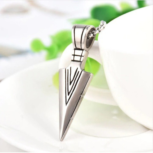 Collar Decorativo Flecha Punta De Arco Unisex Mujer Hombre Color Plateado