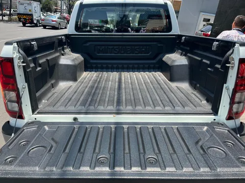 Mitsubishi L200 2025