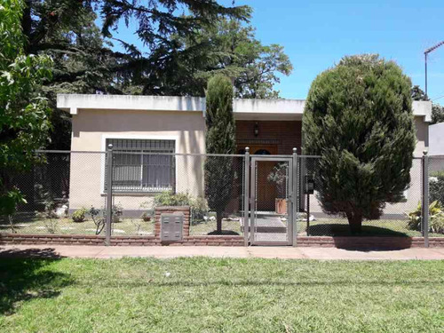 Casa En Venta - 3 Dormitorios 1 Baño - Cochera - 405mts2 - Burzaco