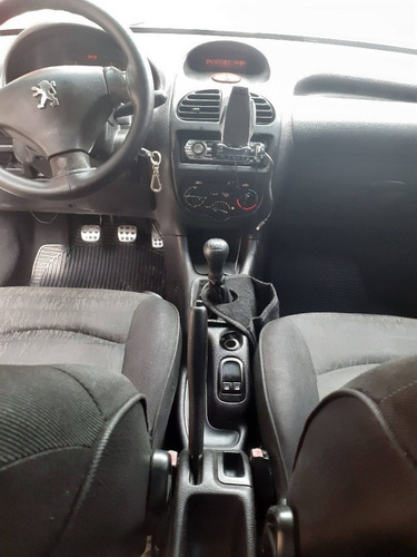 Imagem 3 de 13 de Peugeot 206 2006 1.4 Holiday 5p