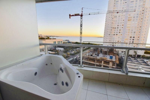 Apartamento En Venta De 2 Dormitorios En Playa Mansa