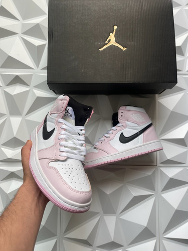 Jordan 1 Retro Barely Rose Rosa Talla 22.5