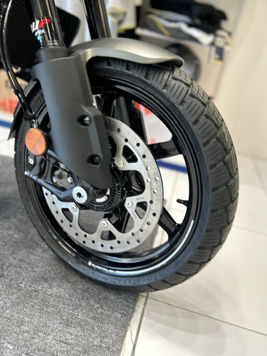 Husqvarna Svartpilen 250