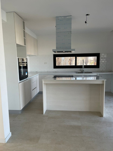 Casa De 2 Pisos Apto Credito - En San Sebastián Salida A La Laguna Area - Dueño Directo Sin Comision