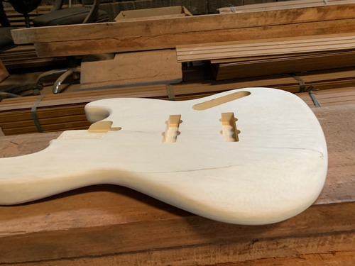 Imagem 3 de 6 de Corpo De Baixo Modelo Jazzbass Em Marupá