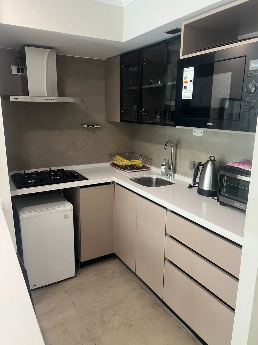 Imagen 4 de 16 de Luminoso Y Renovado Departamento Amoblado, Metro El Golf