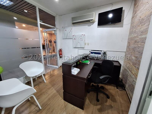 Local Comercial En Venta, Excelentes Condiciones Y Muy Bien Distribuido. Listo Para Iniciar Su Negocio, Eloisa Mejia 24-14691