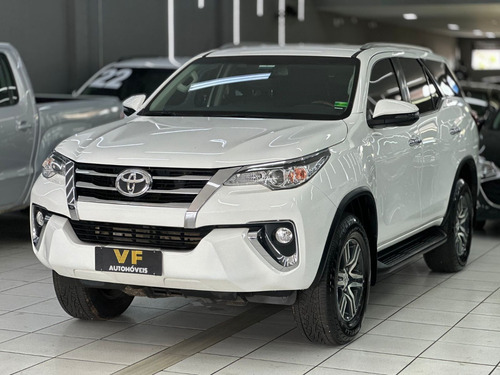 Toyota Hilux SW4 .   7 lugares
