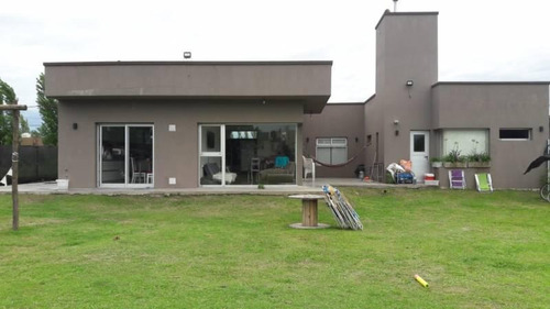 Imagen 14 de 21 de Amplia Casa En Hostal Del Sol En Venta.