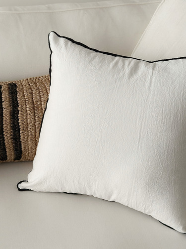 Almohadón Tusor Vivos 50x50cm - Incluye Relleno Offwhite Vivos Negro Liso