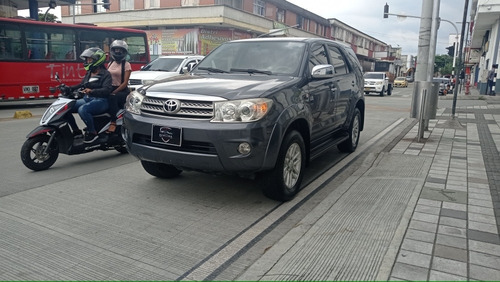 Toyota Fortuner 2011 2.7l 4x2