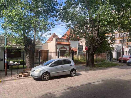 Chalet En Venta En Castelar Sur