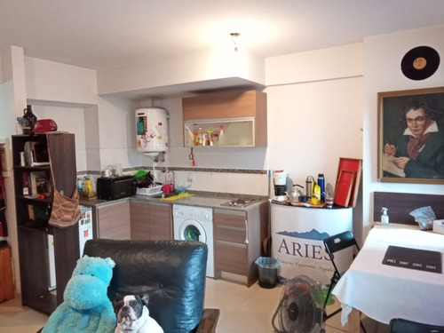 Venta De Excelente Monoambiente En Flores