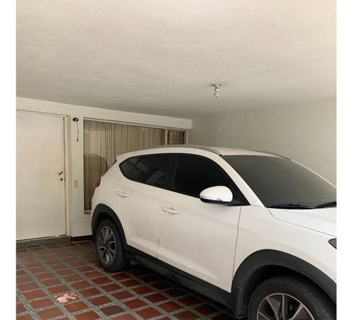 Imagen 4 de 22 de Casa En Primer Piso De 135 Mts2 Para Uso Comercial, Ubicada En Laureles La Castellana, Sector Estratégico A 20 Metros De La Avenida 33 Y A 100 Metros De La Avenida 80. (solo Para Uso Comercial)