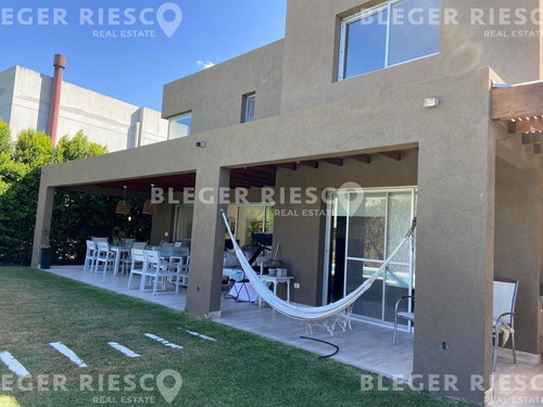 Casa Chalet En Venta Ubicado En Barbarita, General Pacheco, Tigre