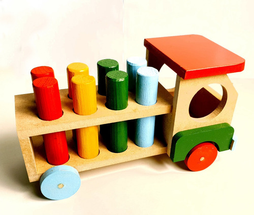 Imagem 2 de 6 de Caminhão Com Pinos De Madeira - Brinquedo Educativo Madeira