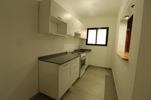 Casa En Venta Castelar Apto Crédito Bancario, Ph 3 Ambientes Con Departamento 2 Ambientes Al Fondo