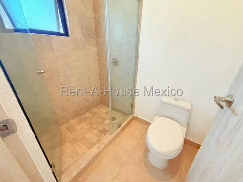 Casa En Renta De 3 Recamaras En El Salitre