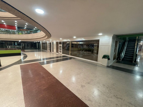 Imagen 8 de 10 de Local Comercial En El Shopping En Alquiler