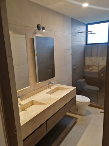 Linda Residencia En Altozano, De Autor, 3 Recamaras, Sala Tv, Jardín, Luxury