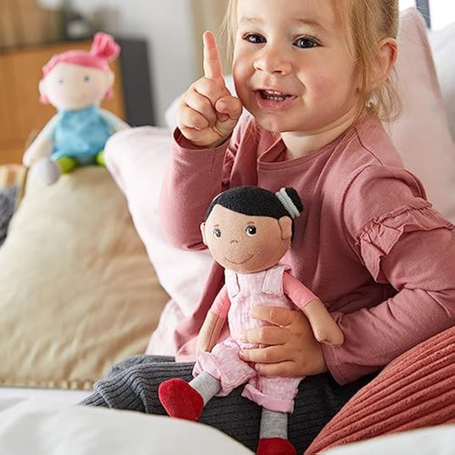 Muñeca Haba Snug Up Rumbi, 10 Muñecas Blandas Con Color Negr