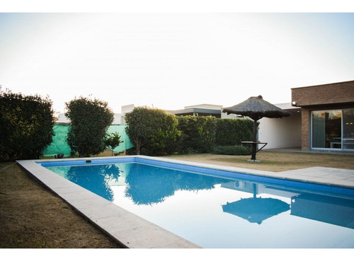 Imagen 23 de 23 de Venta Casa En Cantegril, Con Pileta!!