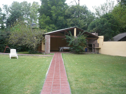 Imagen 5 de 30 de Venta, Casa Con Parque, Pileta, Quincho, P. Leloir Ituzaingo