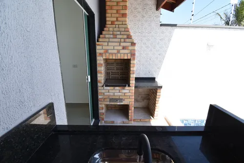 Casa Com Piscina À Venda Na Deslumbrante Praia De Peruíbe.