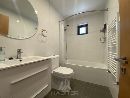Casa En Venta De 4 Dorm. En Curicó