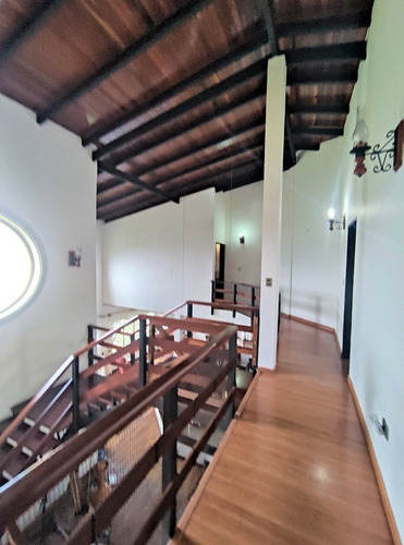 Imagen 10 de 22 de Sensacional Casa Con Amplios Jardines Y Vistas Espectaculares.