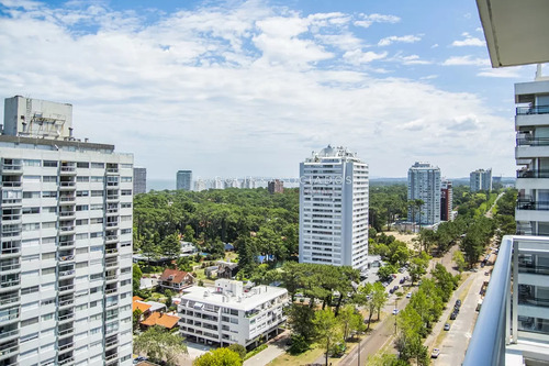 Hermoso Apartamento En Venta En Torre Bellagio, Punta Del Este.