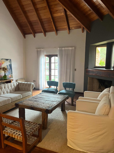 Imagen 8 de 30 de Casa Principal 5 Dormitorios Y 4 Baños, Mas Departamento De 1 Dormitorio. Villa Allende Golf