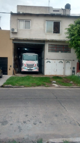 Imagen 2 de 14 de Galpon Con Vivienda En Venta En Lanus Este