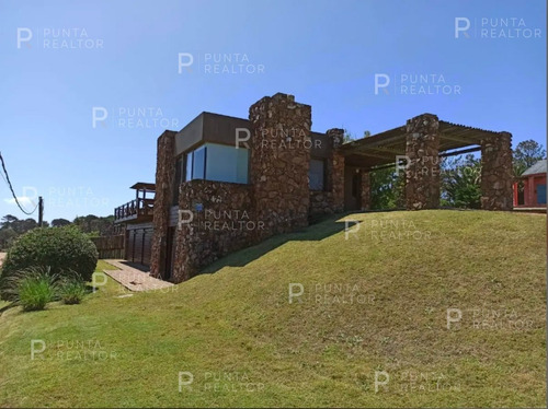 Imagen 1 de 30 de Importante Casa En Alquiler, Con Pileta, Vista Al Mar Y Muy Bien Ubicada El Chorro, Manantiales, Uruguay