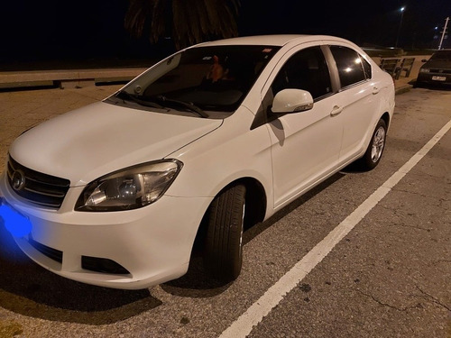 Imagen 3 de 11 de Great Wall Voleex C30 2014 1.5 Comfort