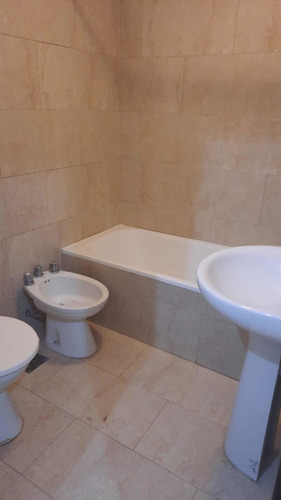 Imagen 12 de 14 de Ph 2 Ambientes Con Patio.. 1er Piso Por Escalera , Sin Expensas