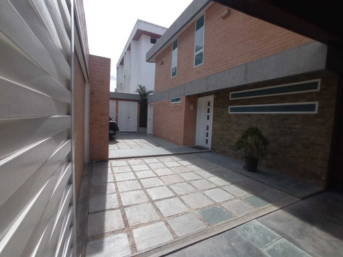 Imagen 15 de 30 de Se Vende Casa 450m2 5h/7b/4p Los Naranjos 1401
