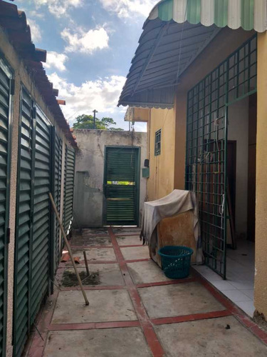 Imagen 15 de 20 de Se Vende Casa 400m2 4h+s/5b/2p Cumbres De Curumo 9718