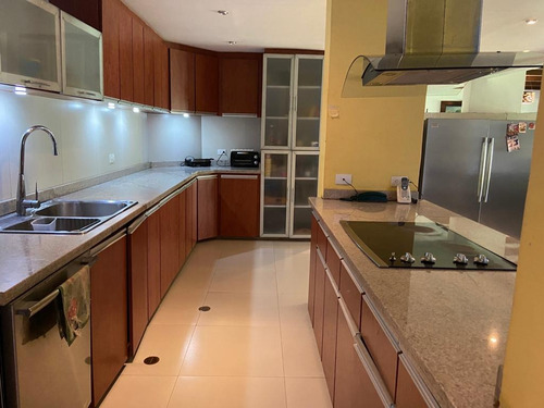 Se Vende Casa Prados Del Este 700m2 T/500m2 C/ Preciosa