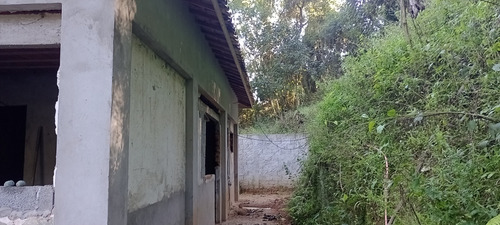 Casa 85 M2 Com Terreno De 10.691 M2.