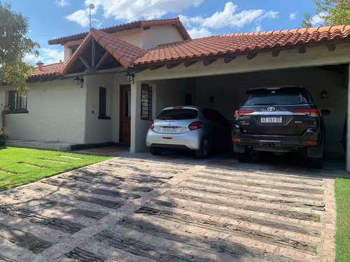 Casa 8 Ambientes Venta Club De Campo Mendoza