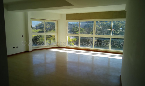 Ss: Vende Apartamento 23-15207 En Lomas De Las Mercedes De 205 M2, 3h/4b/4pe