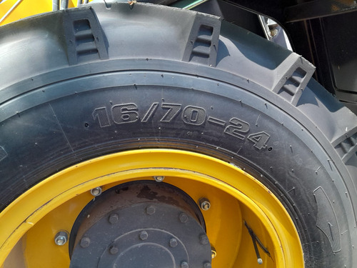Pala Cargadora Iron 932s Con Tercera Vía Hidráulica