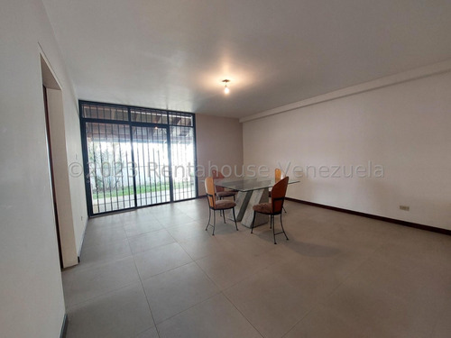 Casa En Venta En Alto Prado Caracas Remodelada Calle Cerrada Terraza