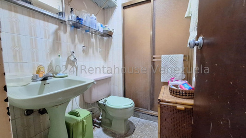 Apartamento En Venta En El Centro Maracay 25-580 Irrr