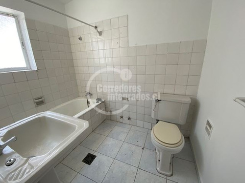 Casa En Venta De 4 Dorm. En Las Condes