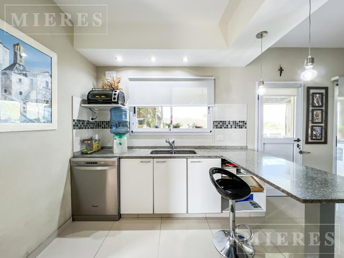 Casa En Venta Sobre Lote Interno En San Sebastián Área 12