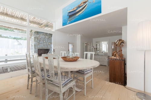 Excelente Casa En Venta En El Pueblo De Jose Ignacio- Ref: 28280