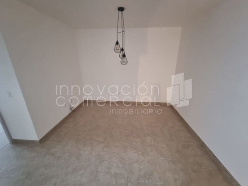 Casa En Venta De 4 Recámaras, En El Refugio, Torre De Piedra