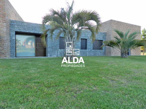 Casa Proa Al Mar Piriápolis 3 Dorms Venta Ca101357